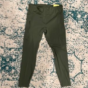 NWT All in motion fern green high rise legging with side pockets and zip pocket